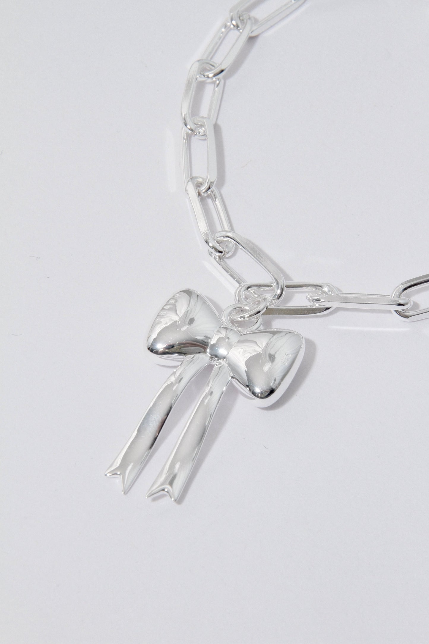 BOW NECKLACE