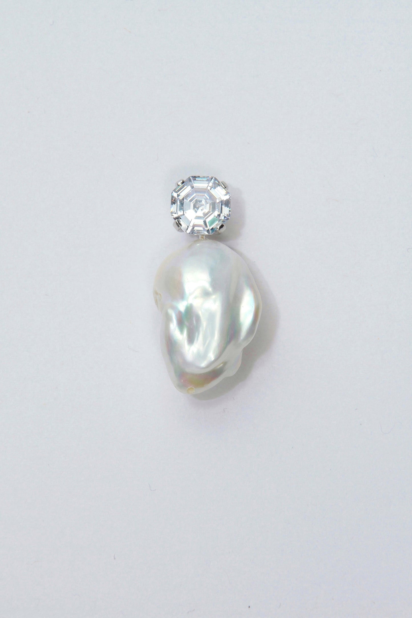 BAROQUE PEARL ROUND WHITE ZIRCONIA EARRING