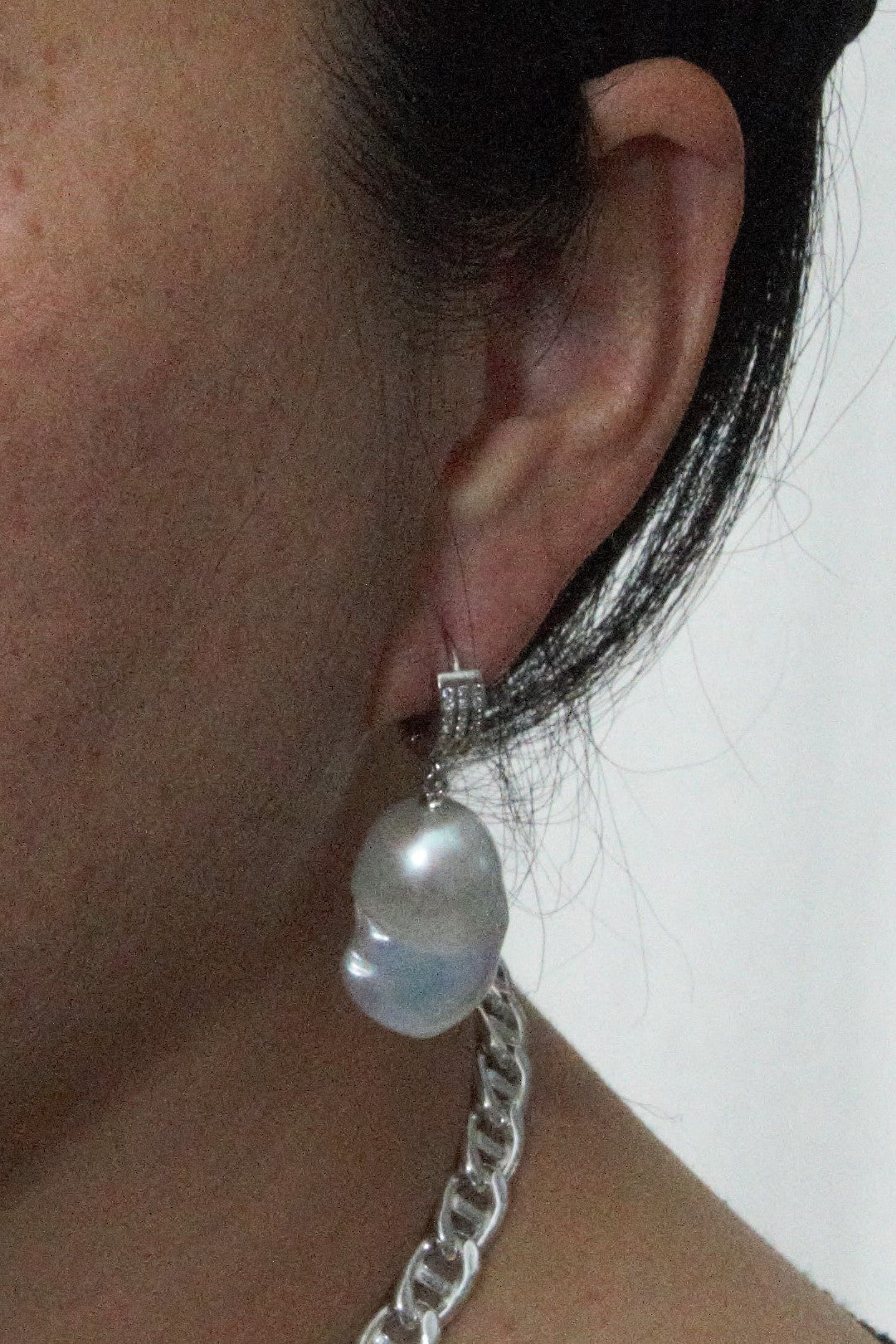 BAROQUE PEARL WHITE ZIRCONIA HOOP EARRING